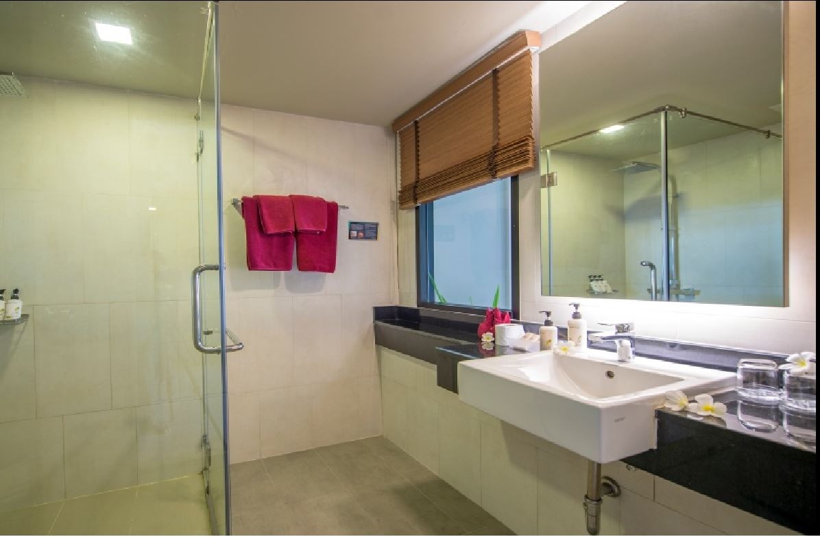 rooms-premier-pool-access-room