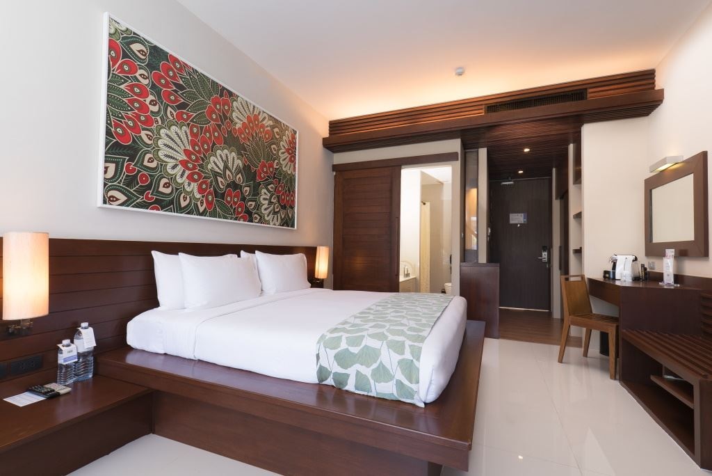 rooms-leisure-pool-view-room