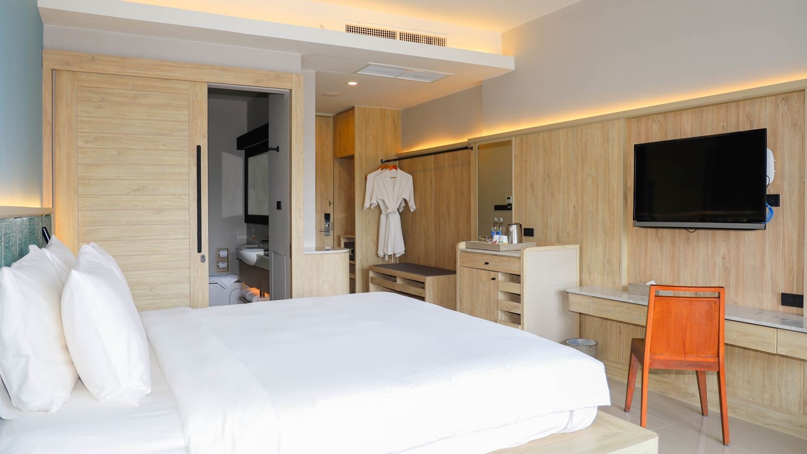 rooms-leisure-pool-view-room