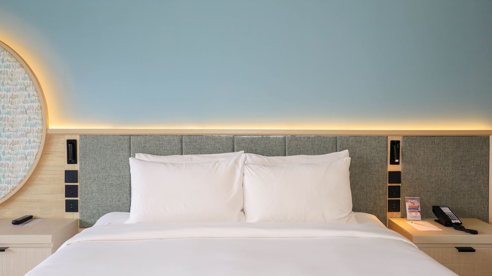 rooms-leisure-pool-view-room