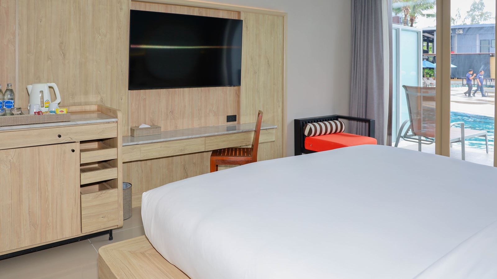 rooms-deluxe-pool-access-room