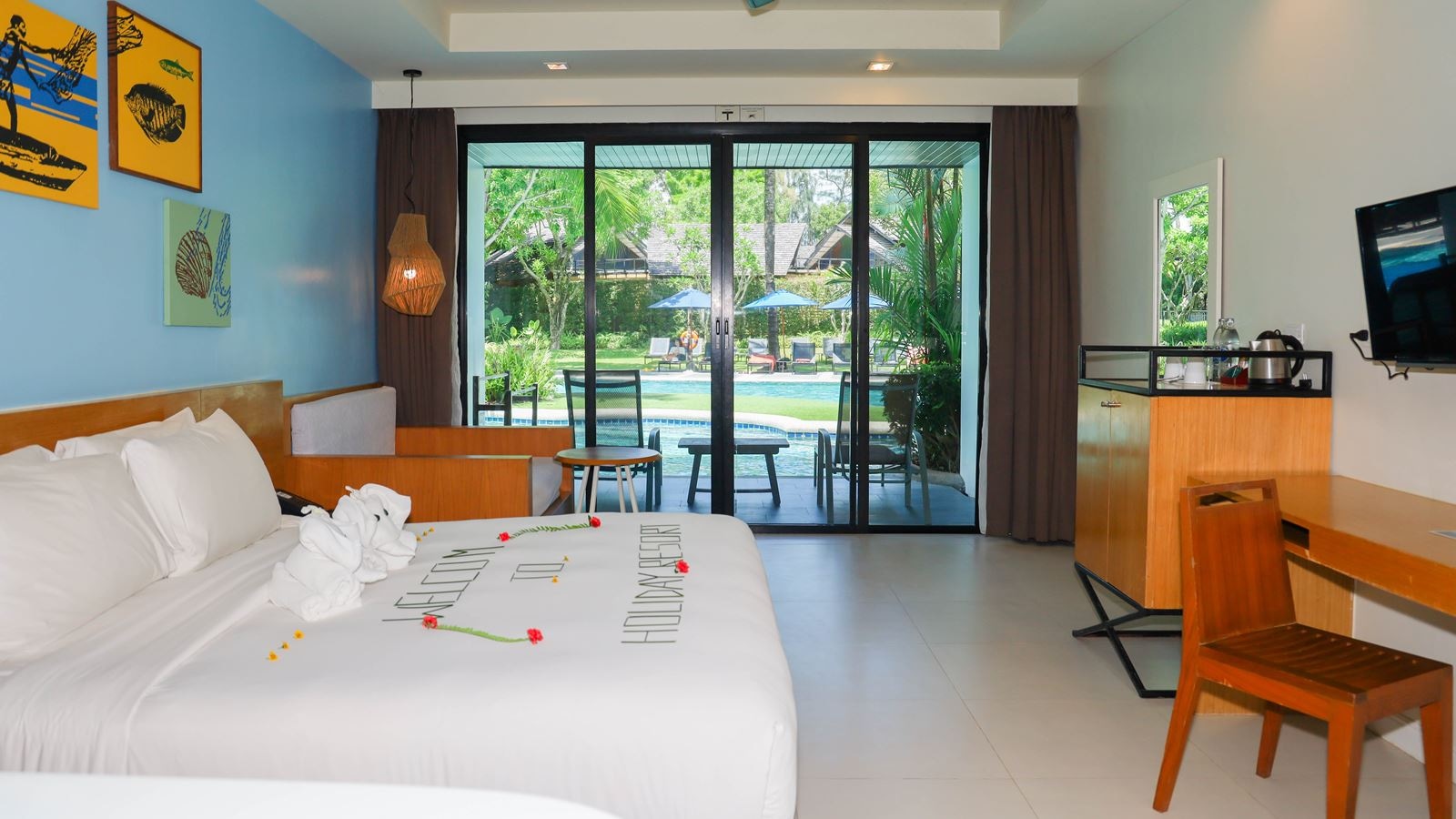 rooms-family-pool-access-room