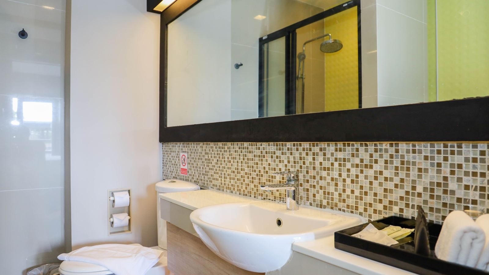 rooms-leisure-pool-view-room