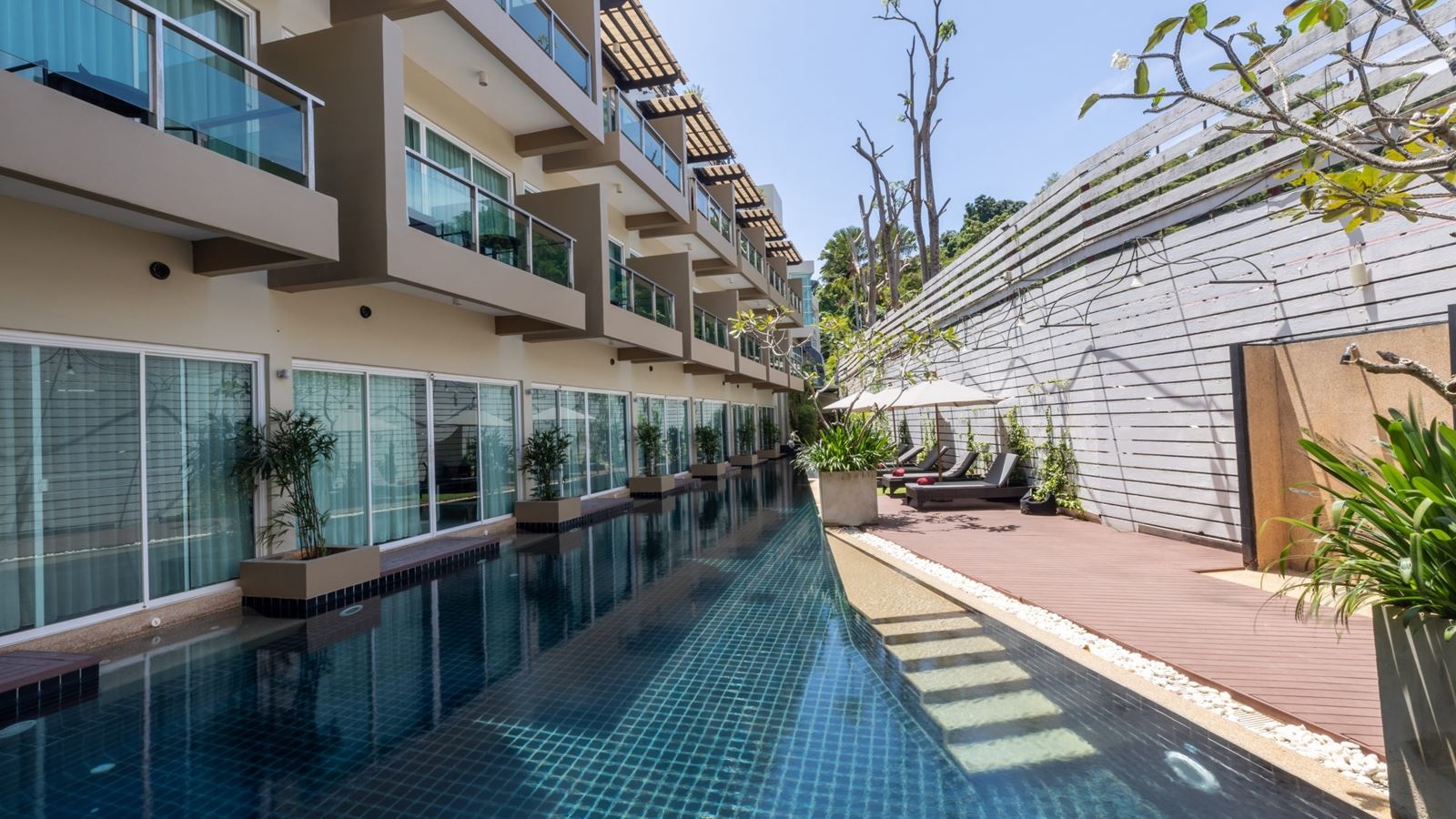 rooms-pool-access-mini-suite