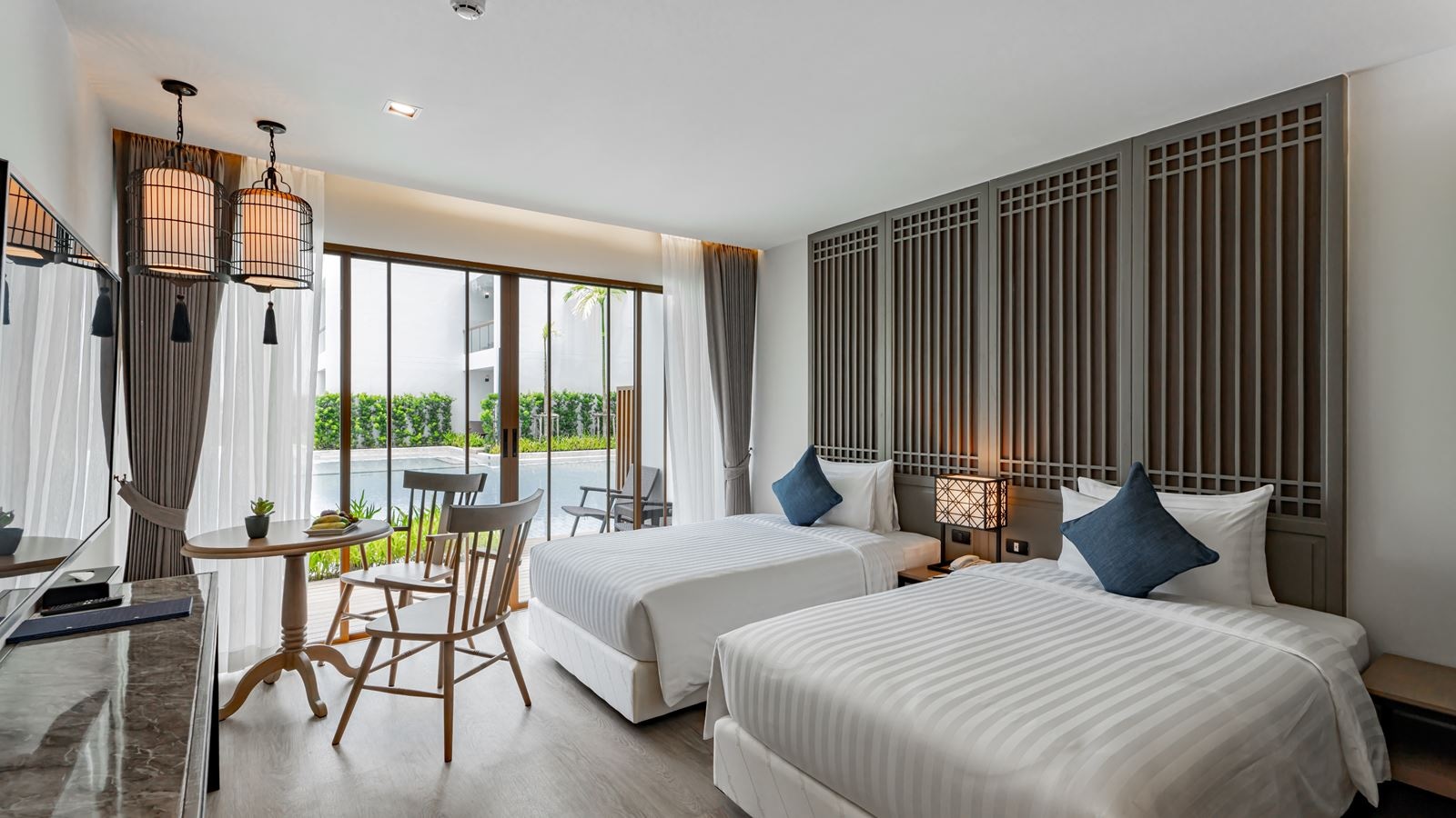 rooms-deluxe-pool-access-room