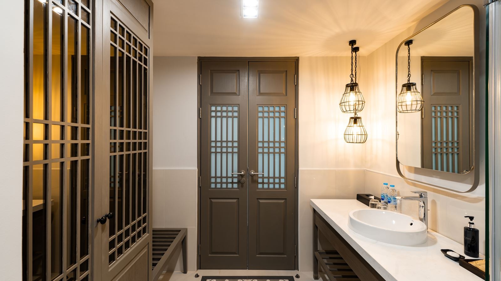 rooms-deluxe-pool-view-room