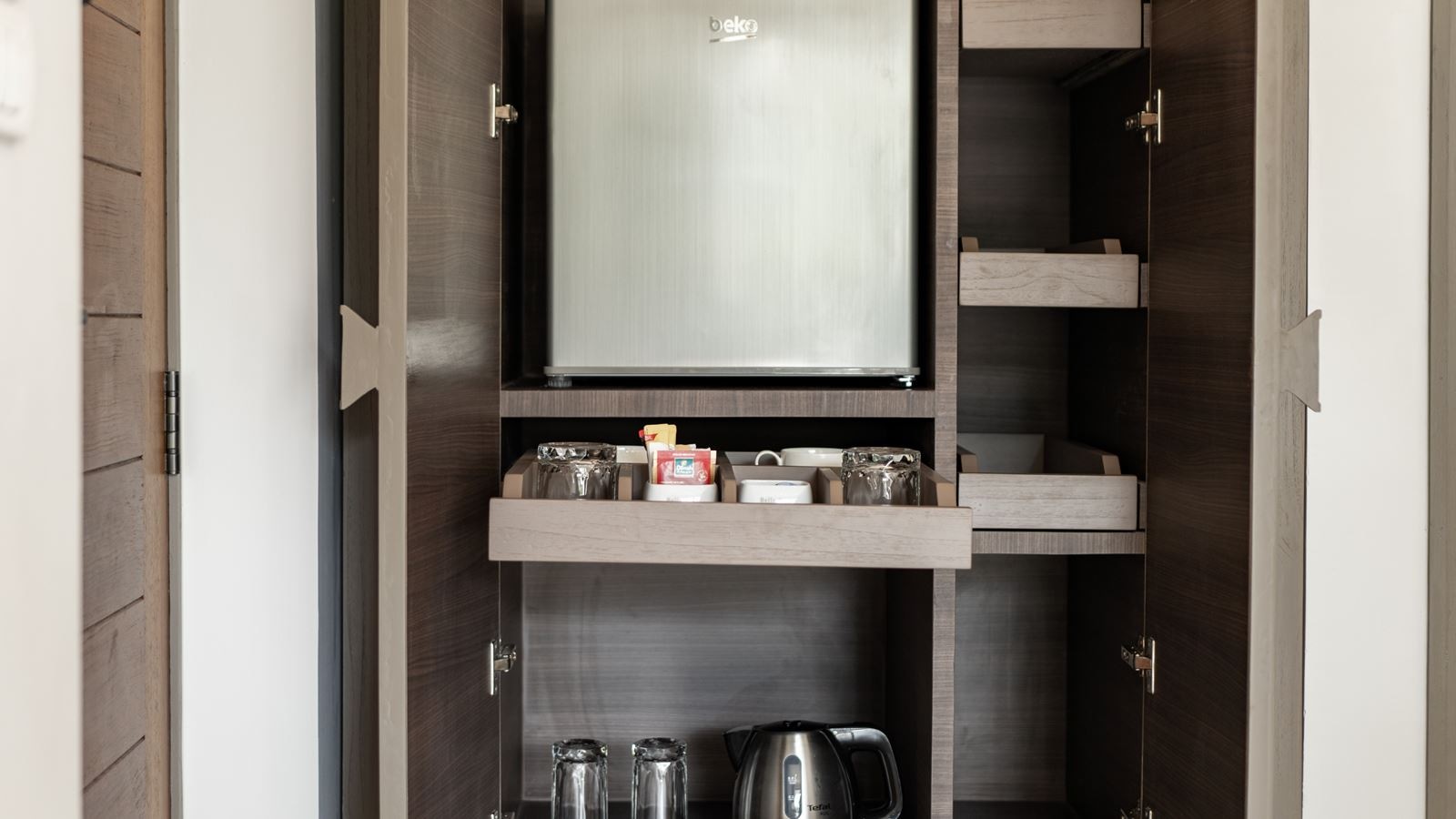 rooms-grand-deluxe-jacuzzi-access-room