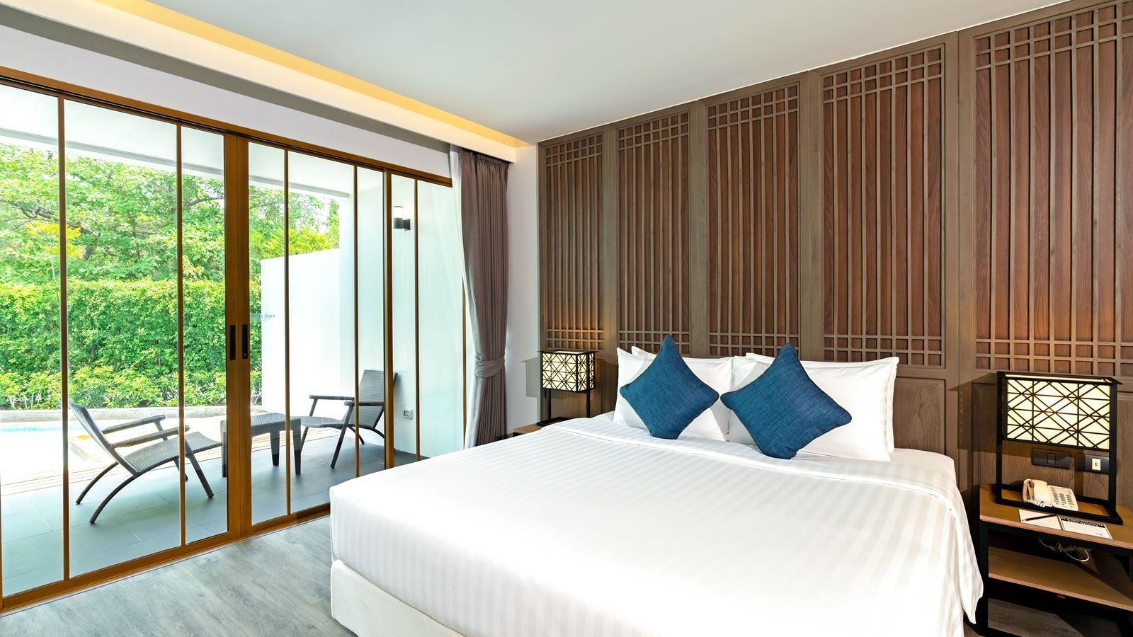 rooms-grand-deluxe-pool-access-room