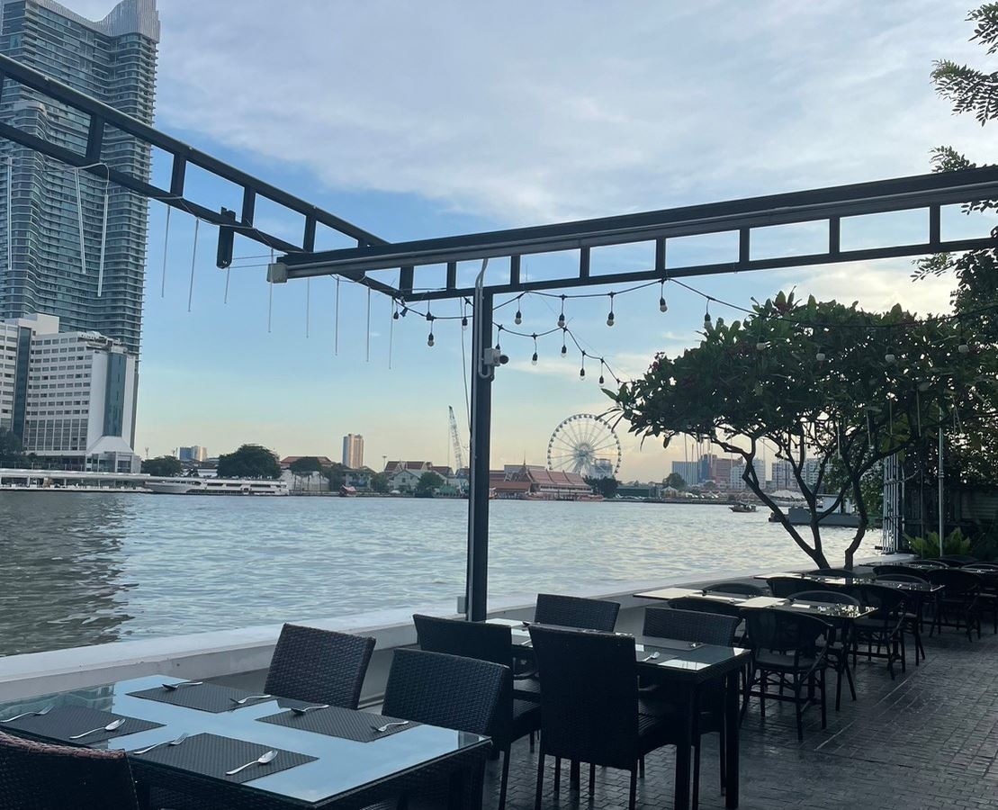 restaurants-sarin-riverfront