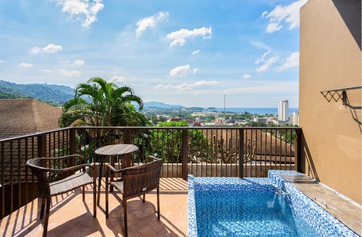 rooms-deluxe-jacuzzi-sea-view