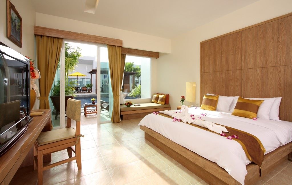 rooms-deluxe-pool-access