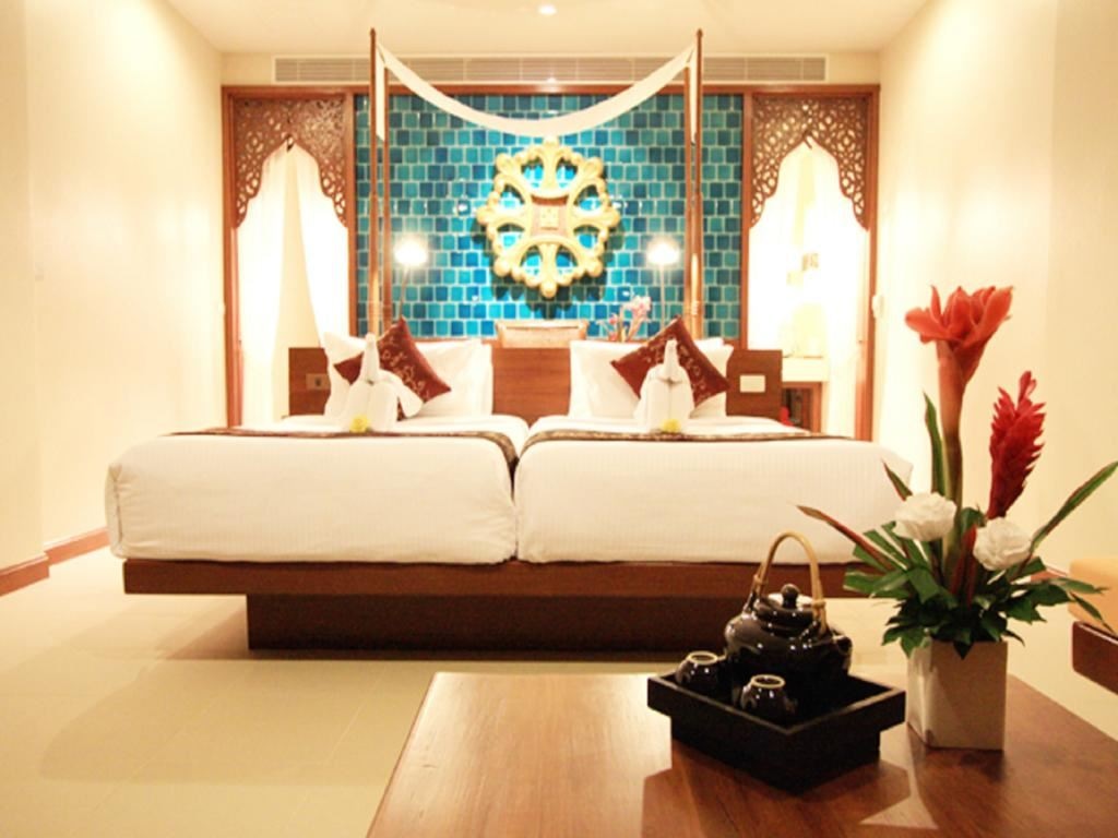 rooms-deluxe-pool-view