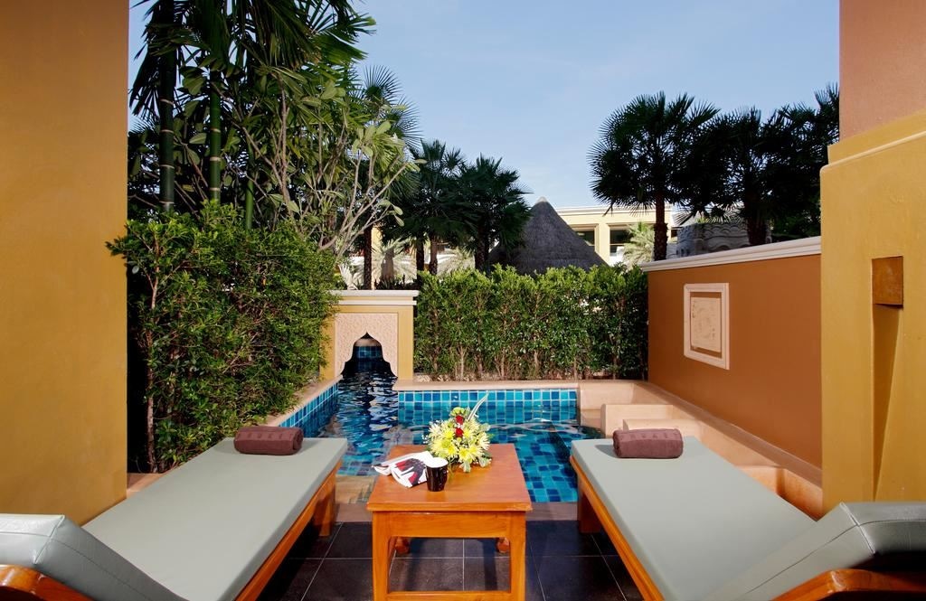 rooms-deluxe-pool-access