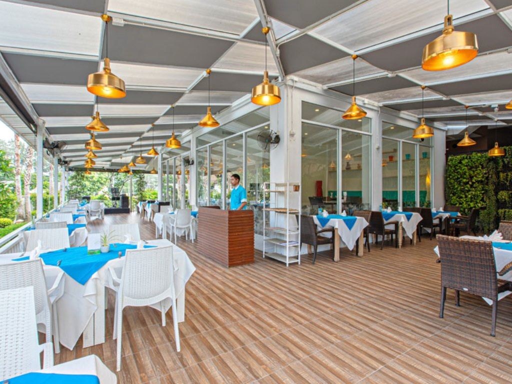 restaurants-white-palm-coffee-and-restaurant