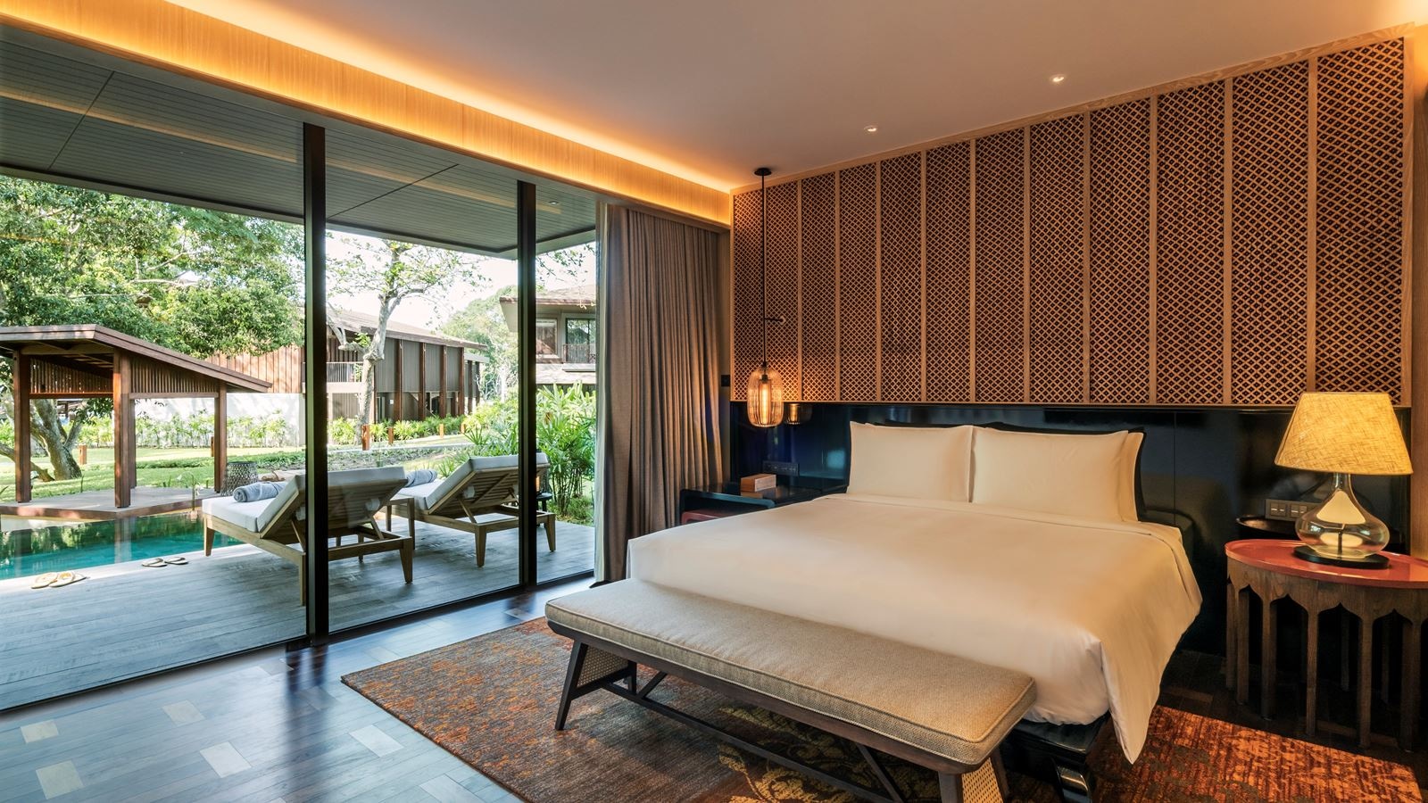 rooms-private-pool-suite