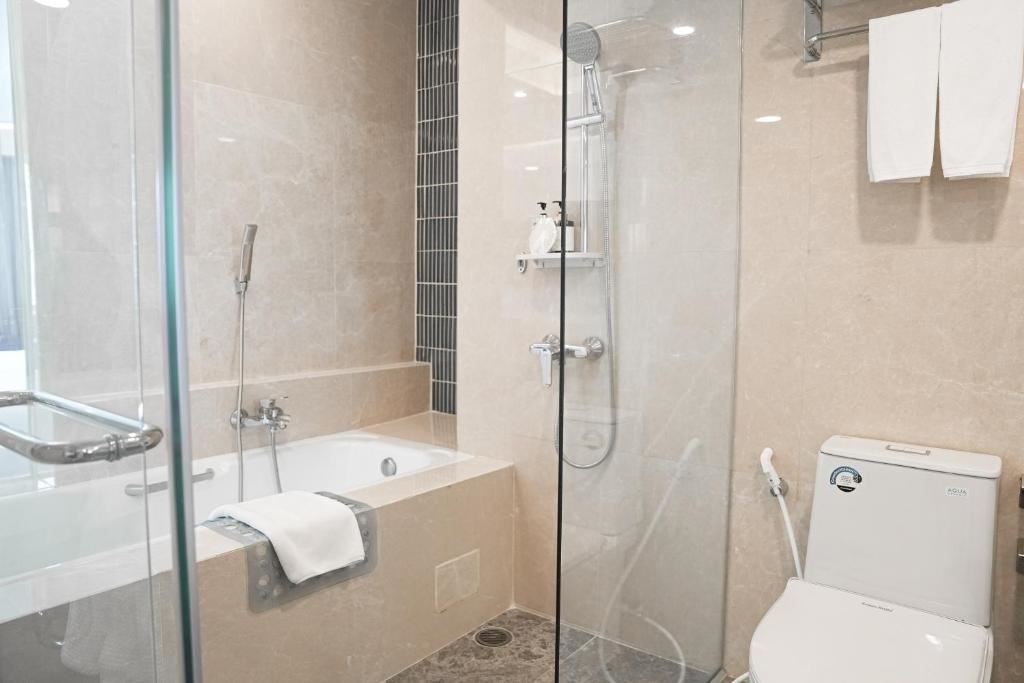 rooms-premier-deluxe-riverview-room