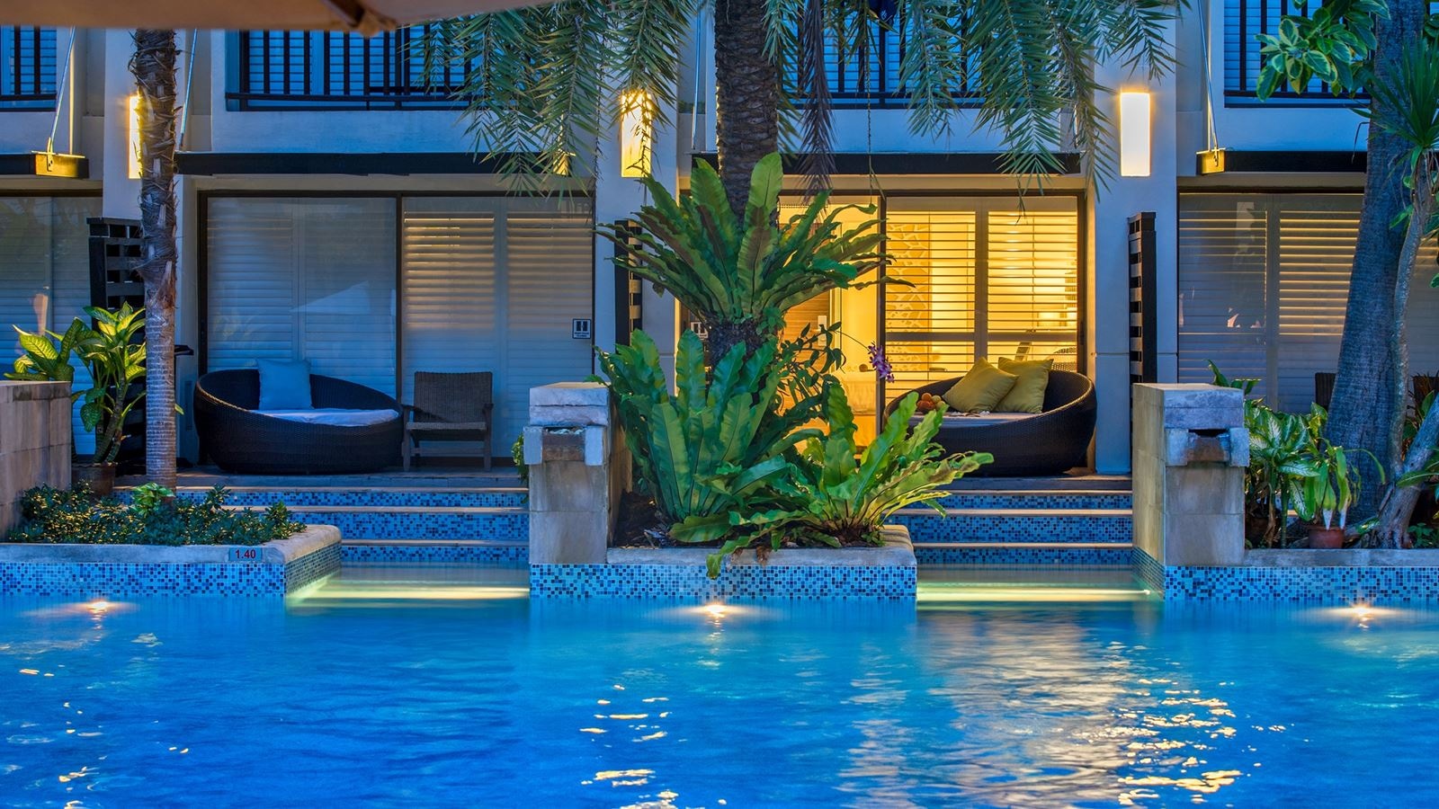 rooms-premier-pool-access