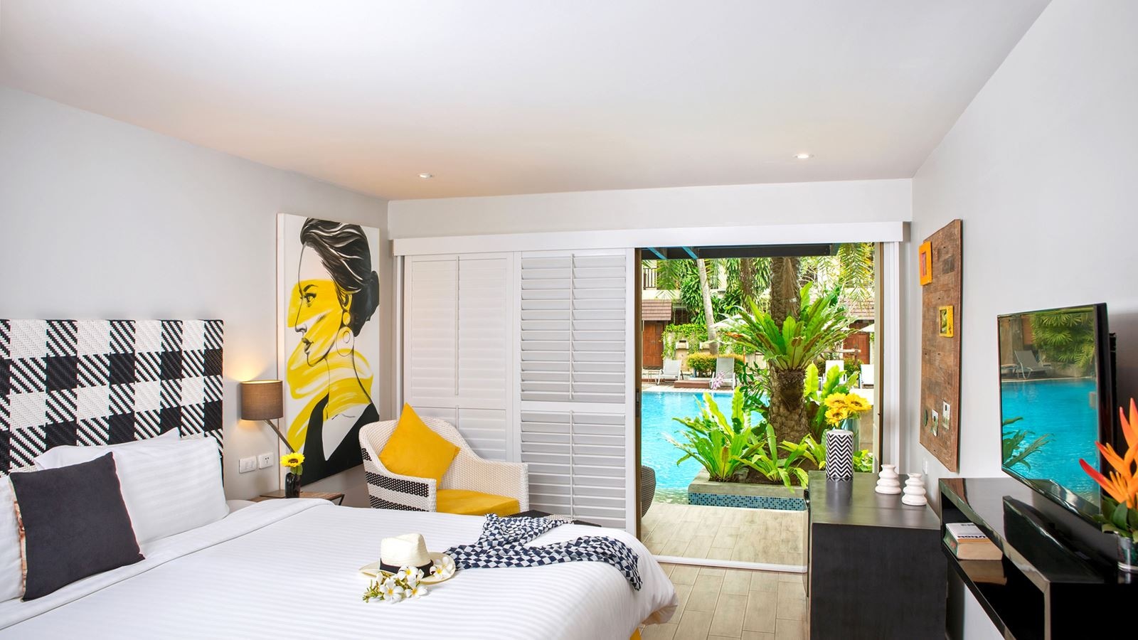 rooms-premier-pool-access