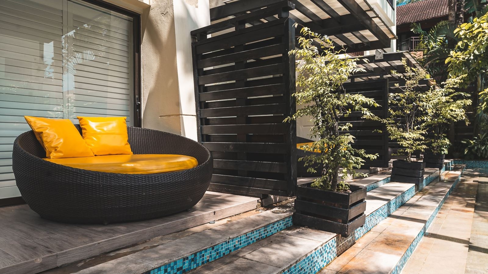 rooms-premier-pool-access