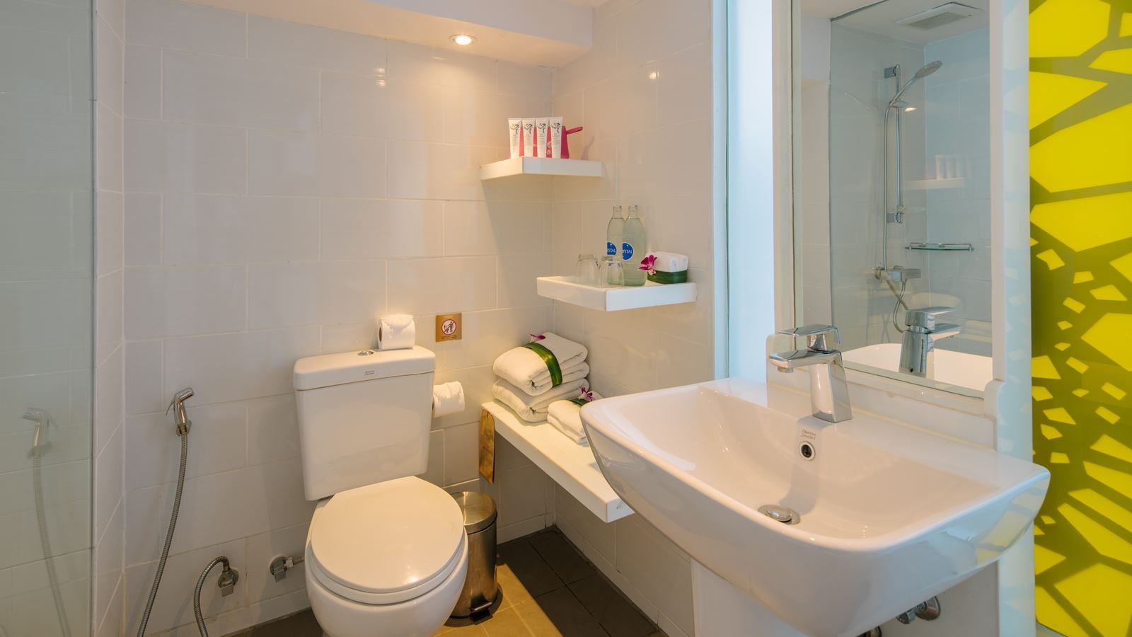 rooms-premier-pool-access