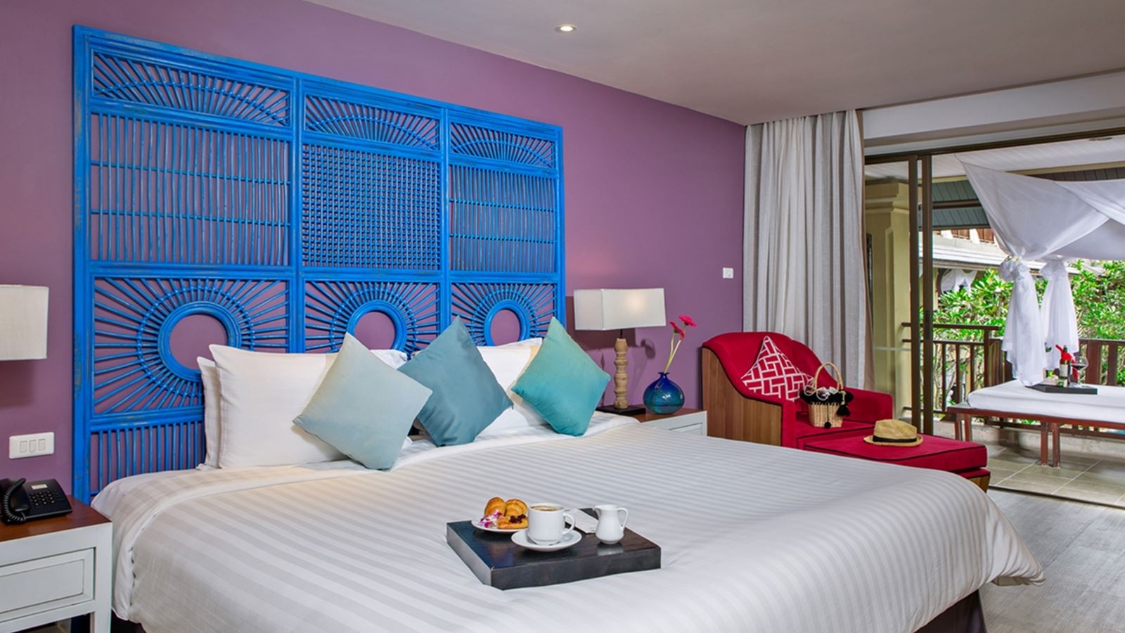 rooms-elite-pool-view