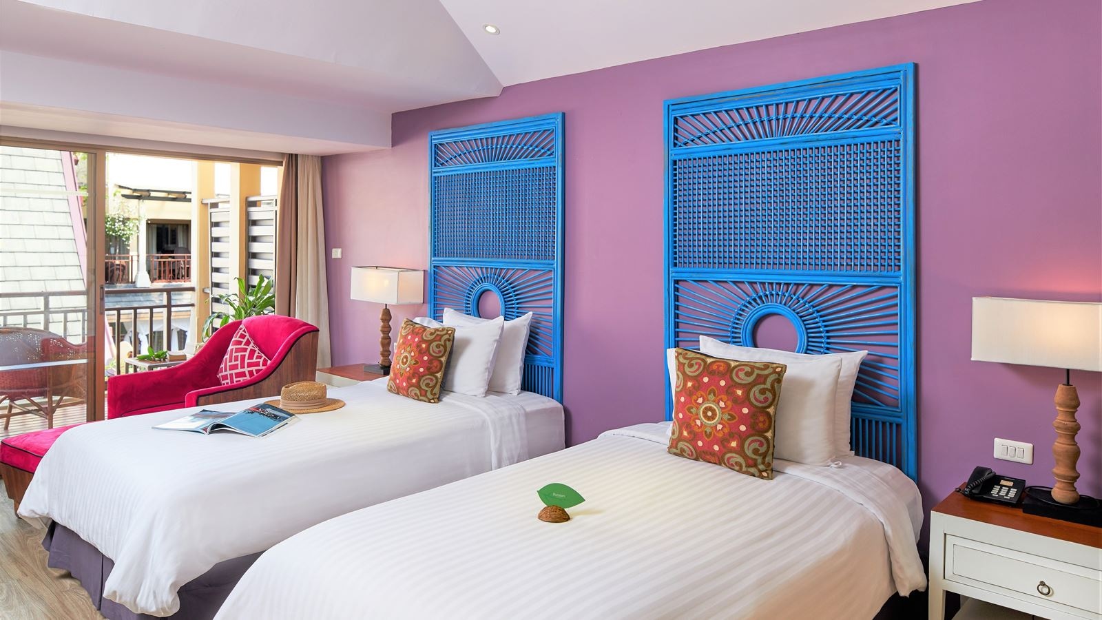 rooms-elite-pool-view