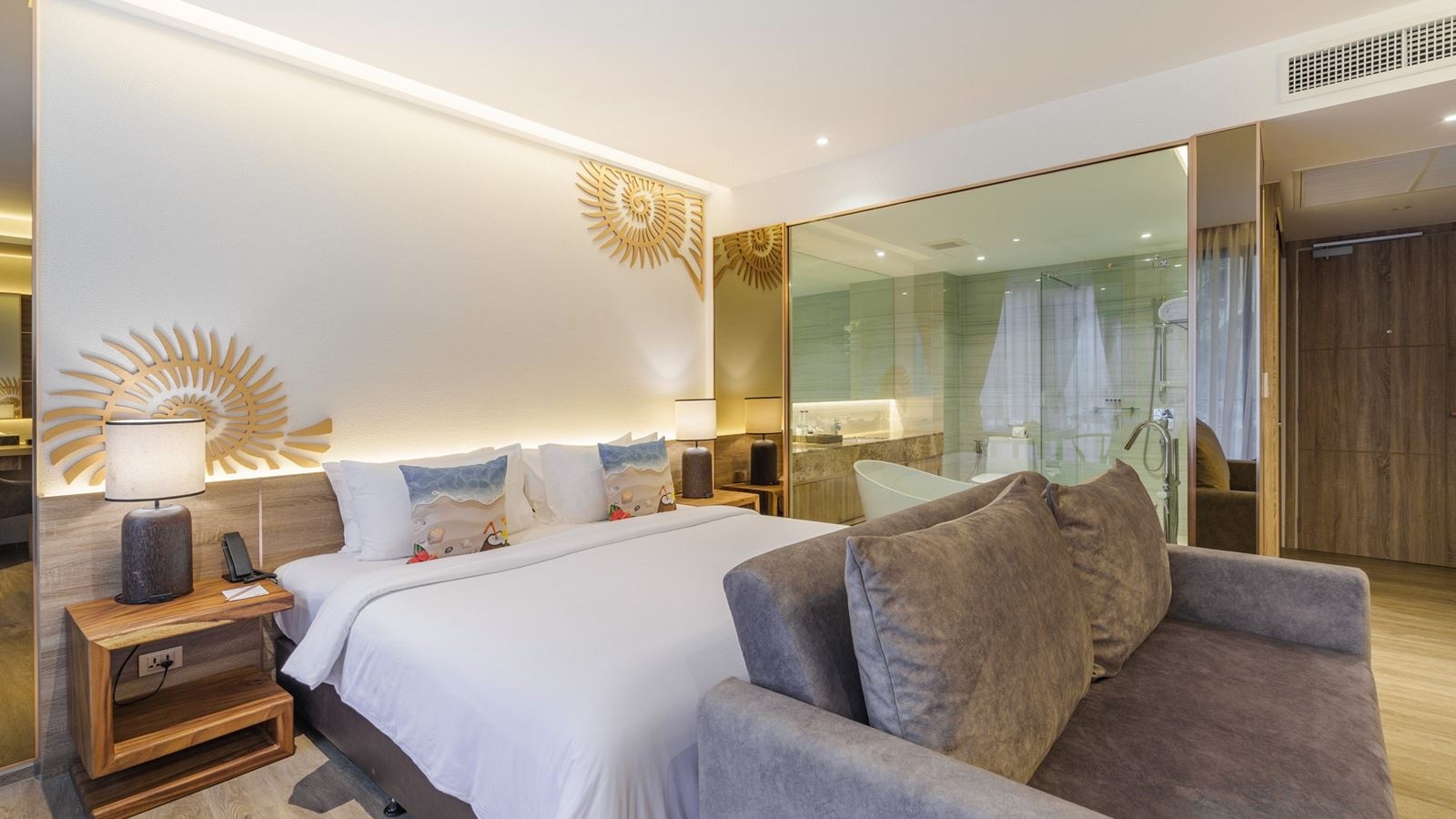 rooms-deluxe-pool-view-2-nd-child-share-bed