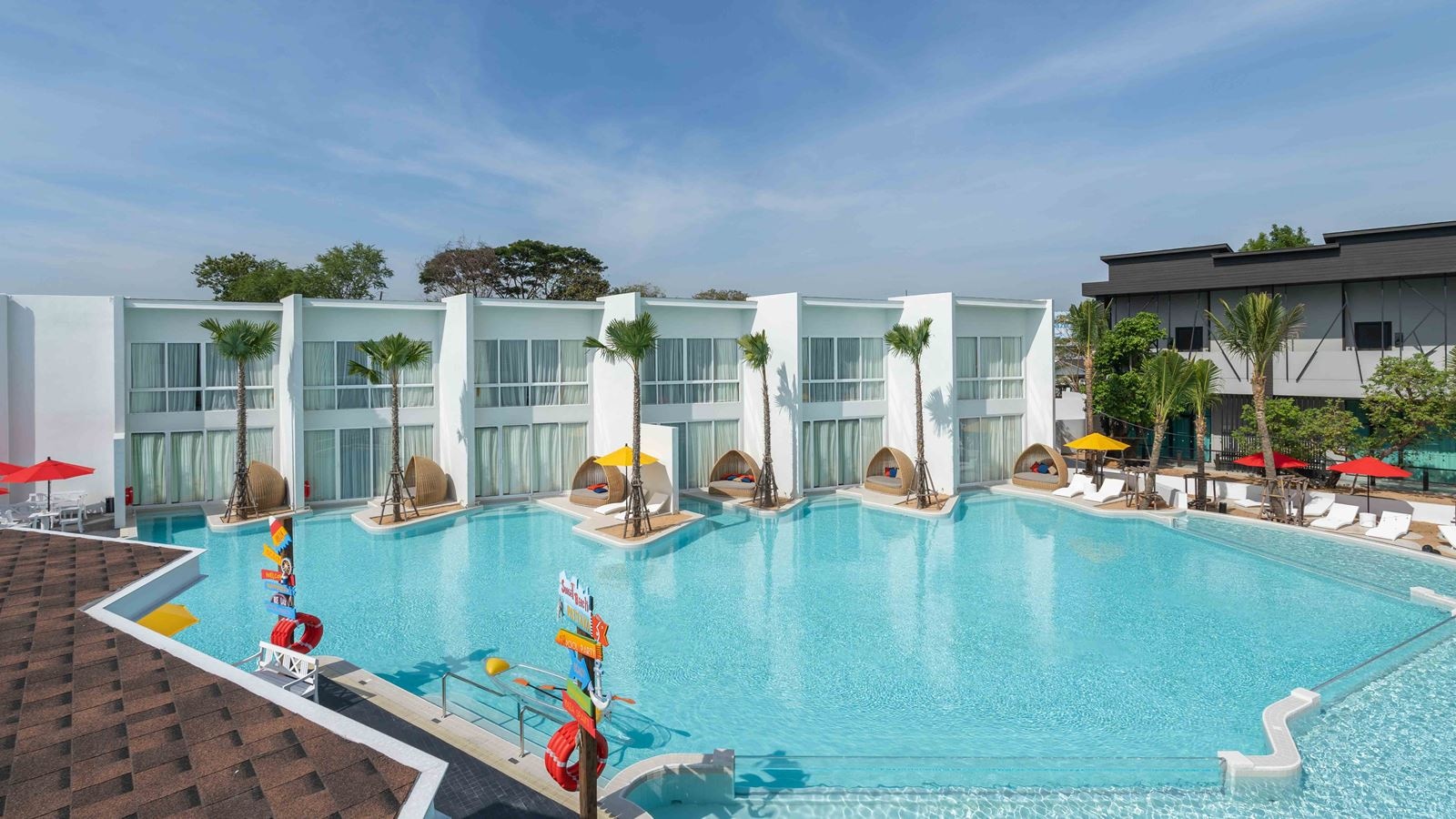 rooms-gold-onebedroom-pool-access