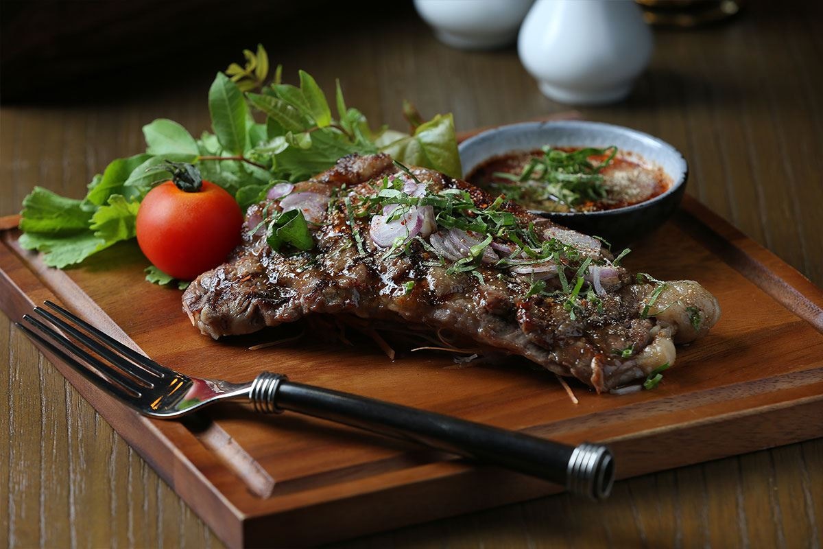 restaurants-the-tram-restaurant-bar--wine-cellar