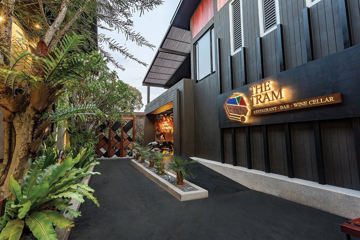 restaurants-the-tram-restaurant-bar--wine-cellar