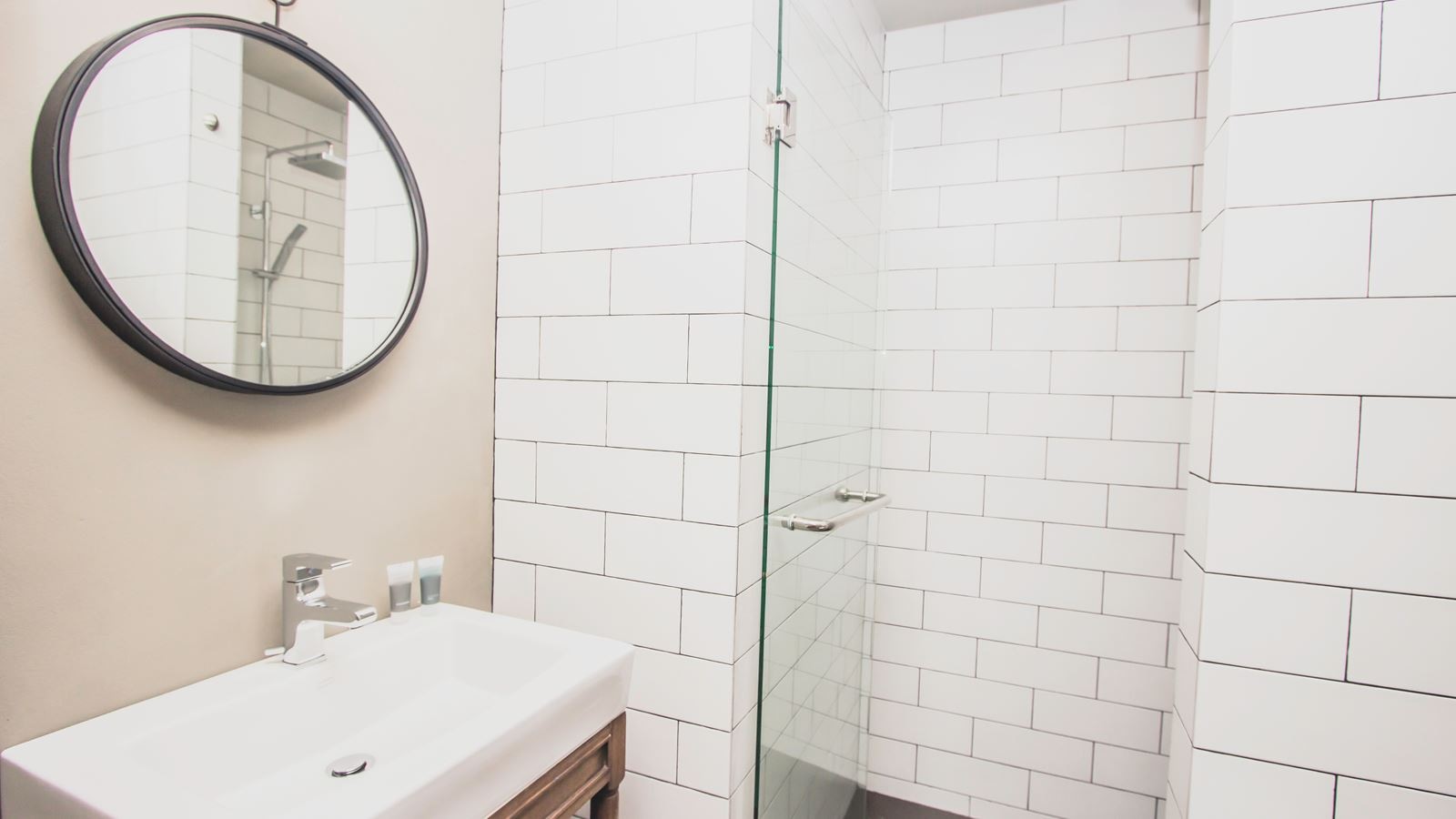 rooms-deluxe-pool-access