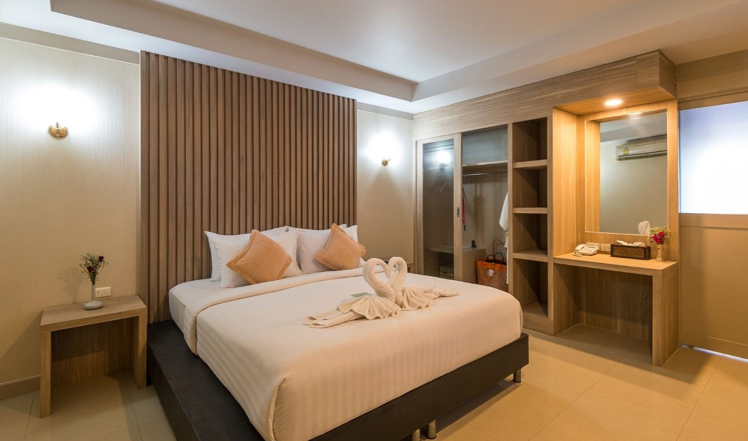 rooms-deluxe-pool-access