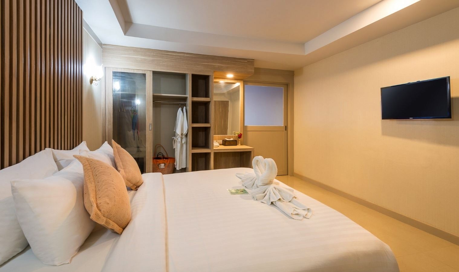 rooms-deluxe-pool-access