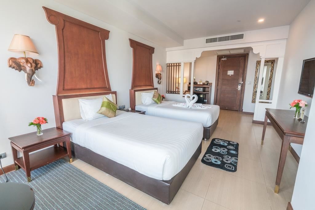 rooms-deluxe-city-view-or-sea-view