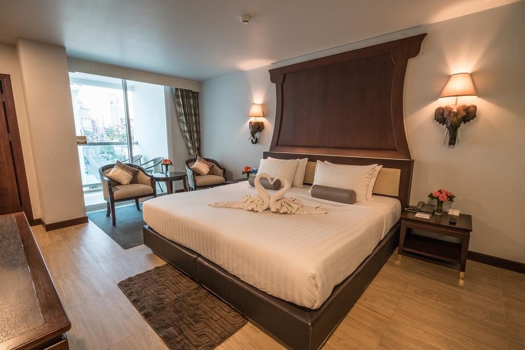 rooms-deluxe-city-view-or-sea-view