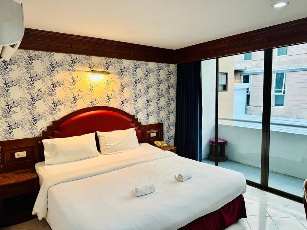 rooms-deluxe-city-view