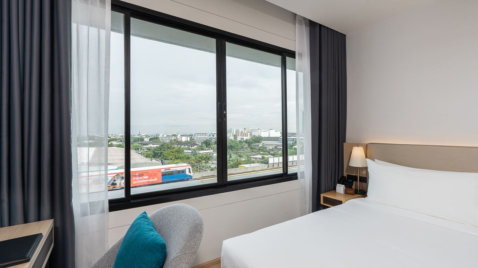 rooms-superior-king-room