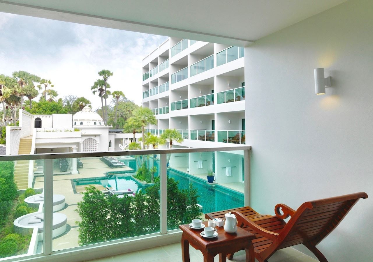 rooms-superior-pool-view