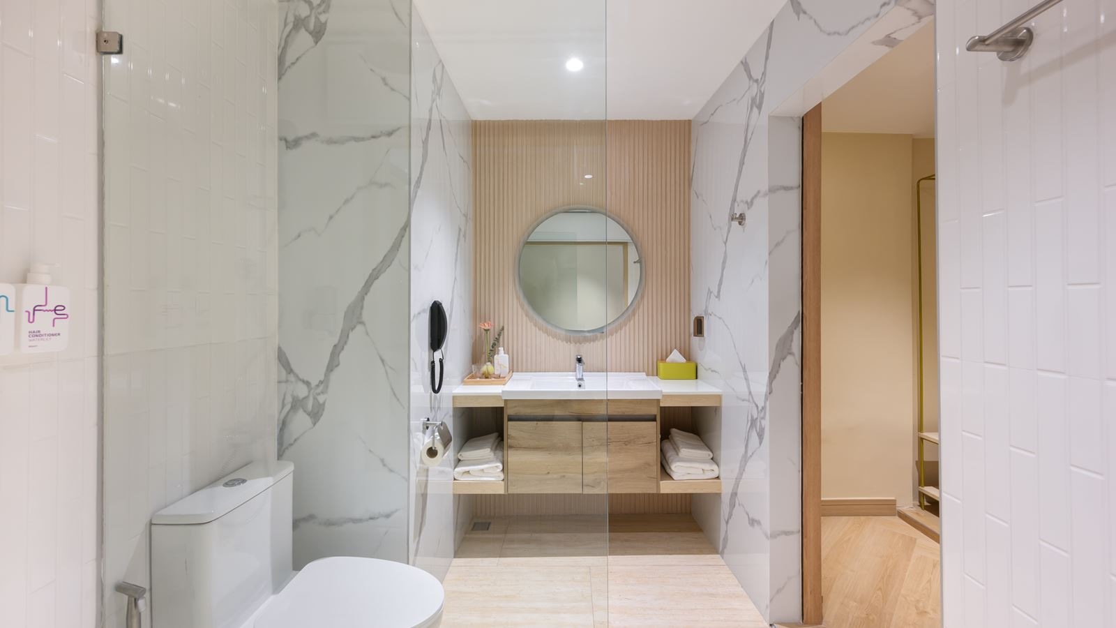 rooms-deluxe-balcony