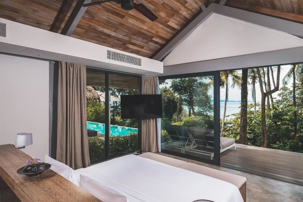 rooms-fourbedroom-oceanview-pool-villa