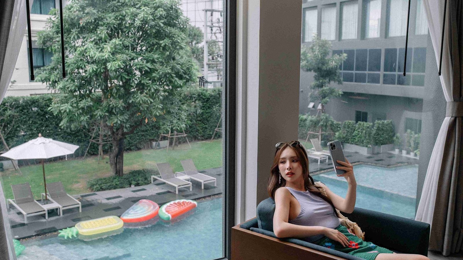 rooms-deluxe-pool-view-double-bed