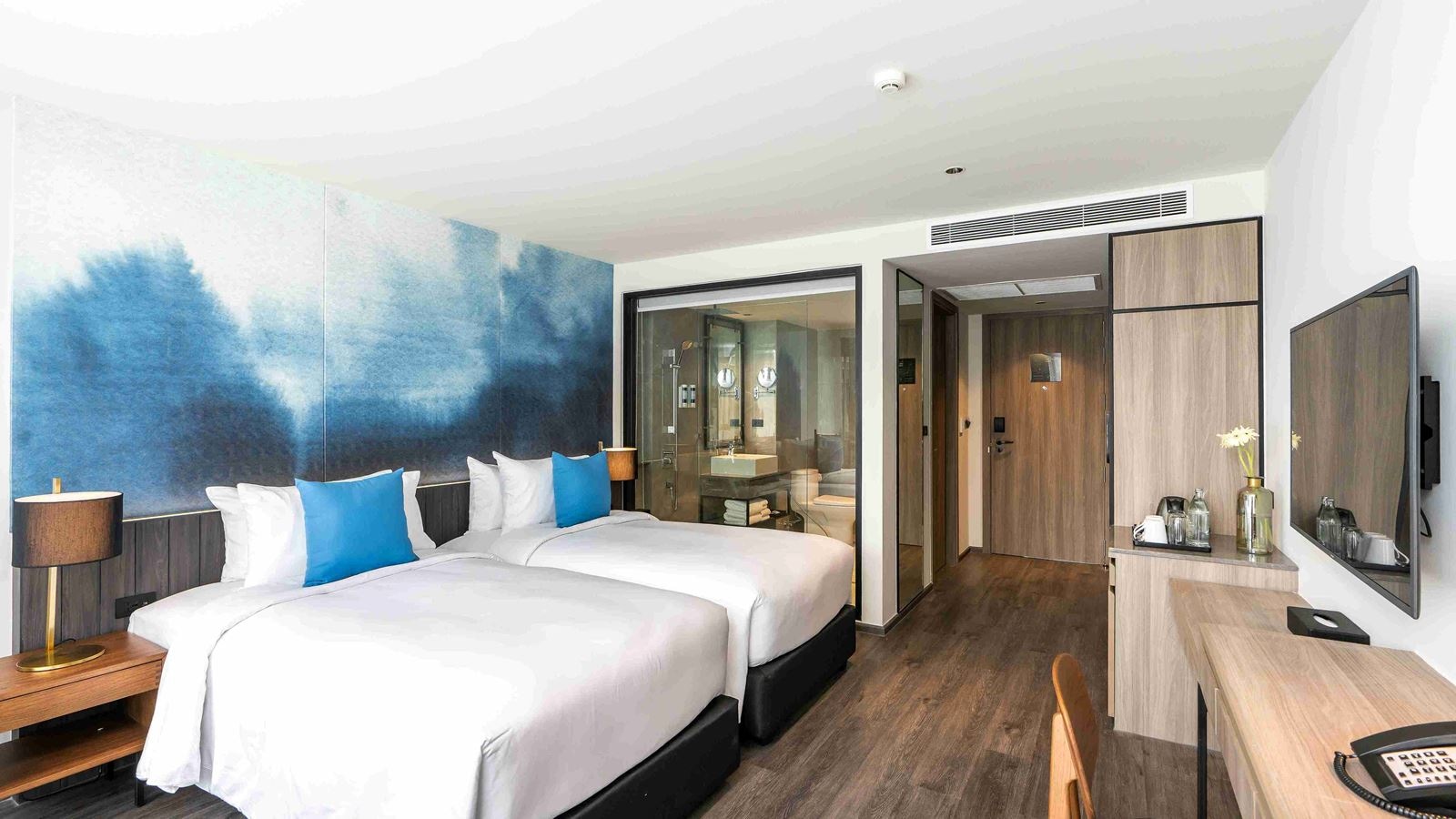 rooms-deluxe-pool-view-twin-bed