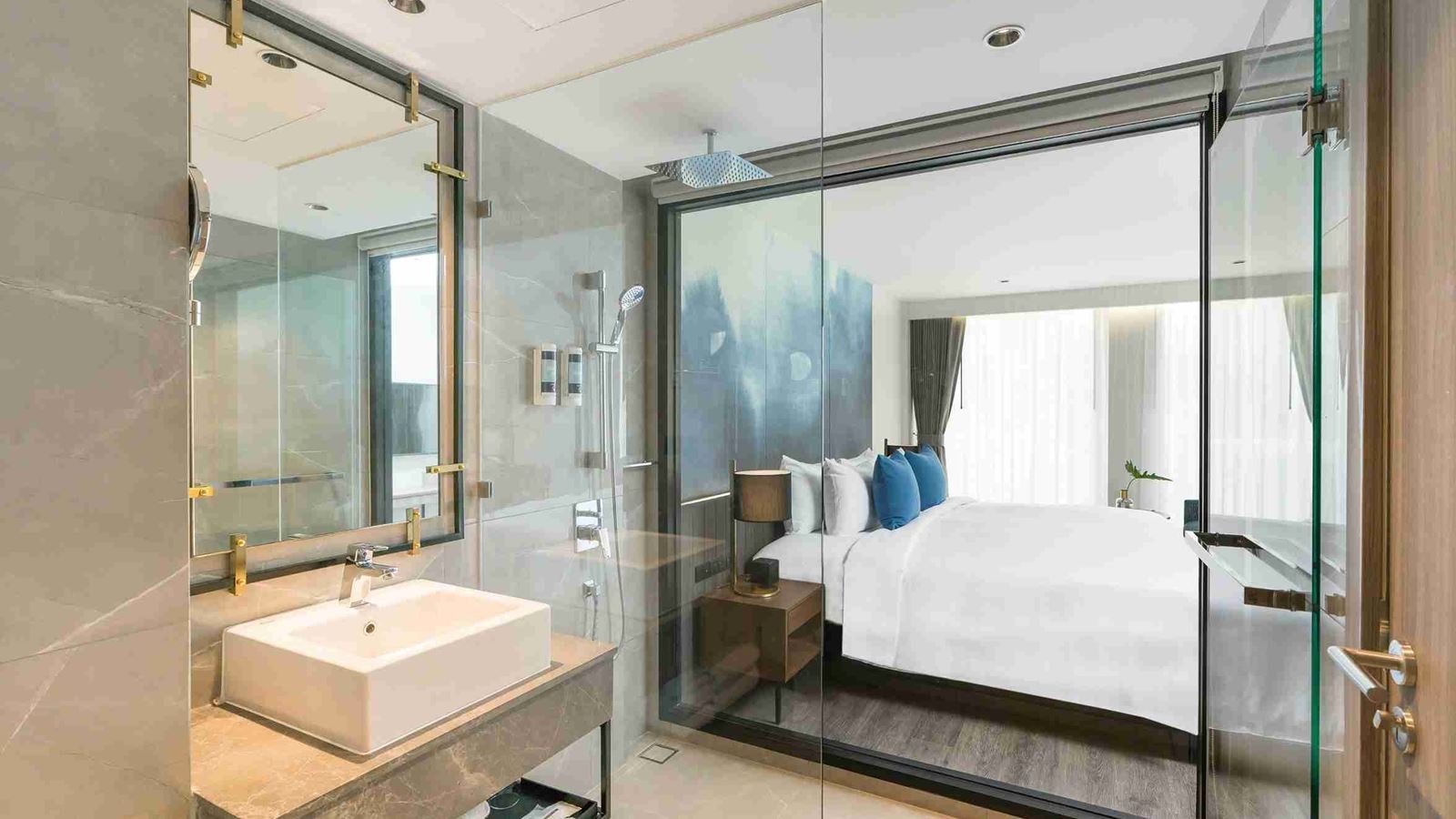 rooms-deluxe-pool-view-twin-bed