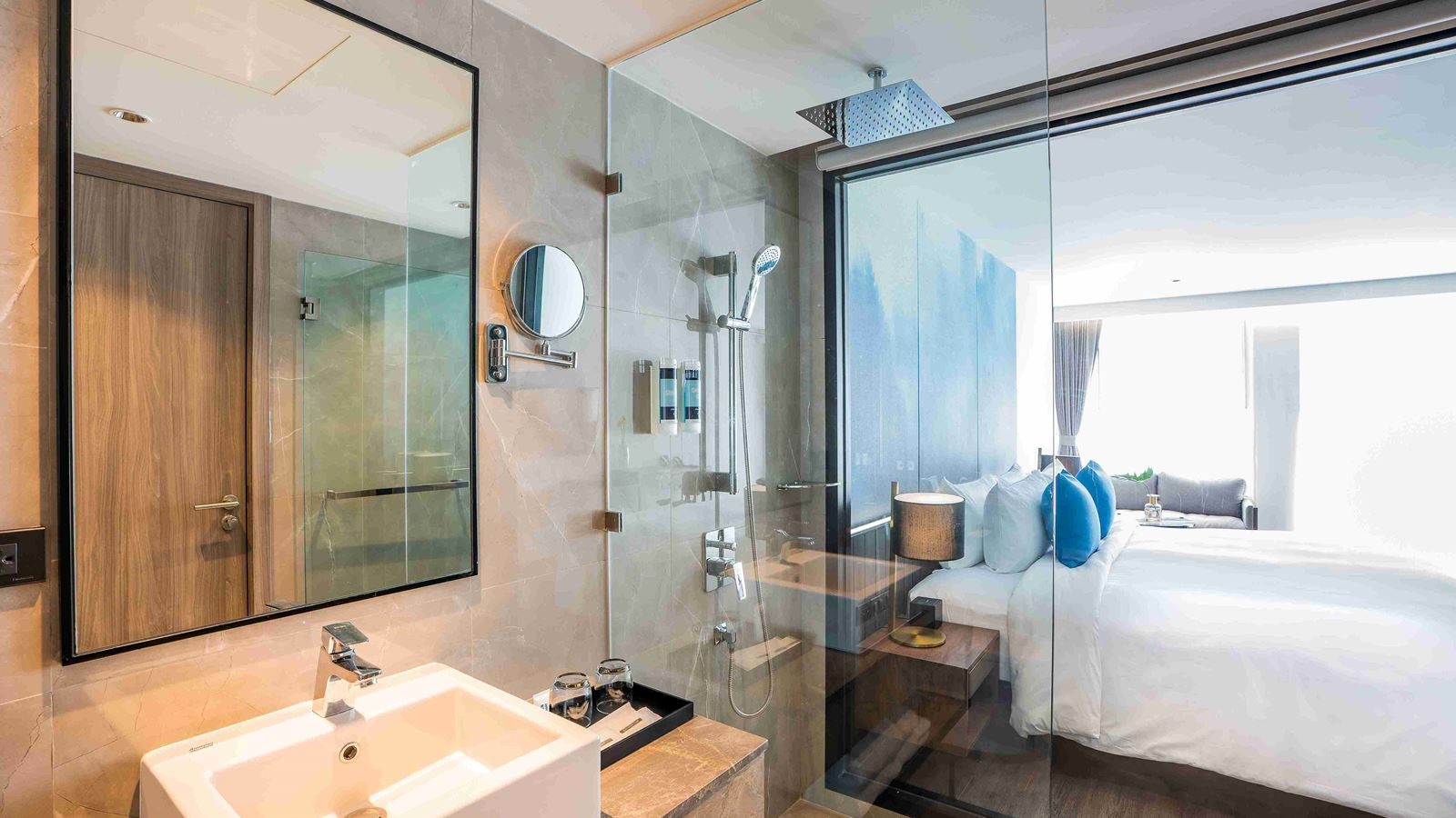 rooms-deluxe-corner-double-bed