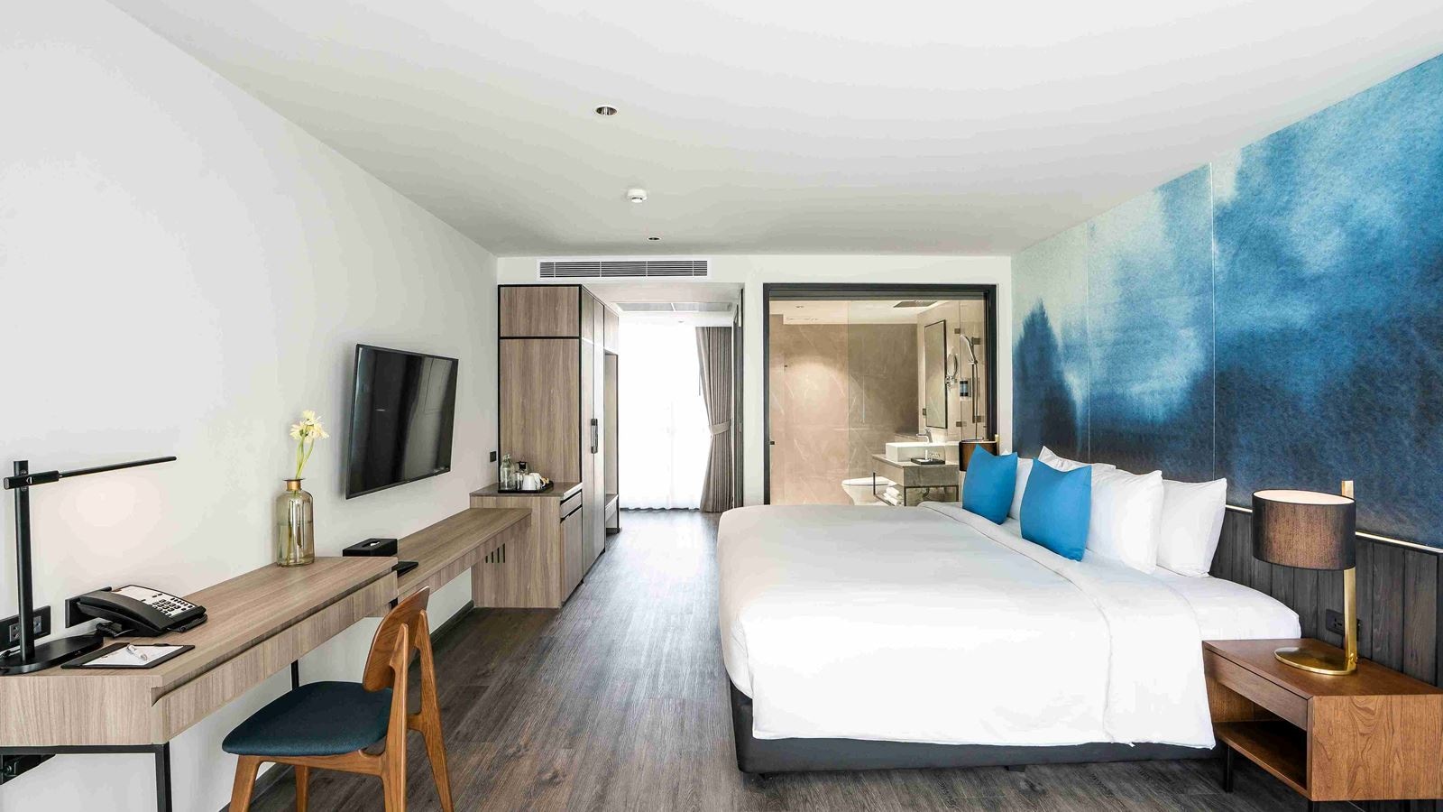 rooms-deluxe-corner-double-bed