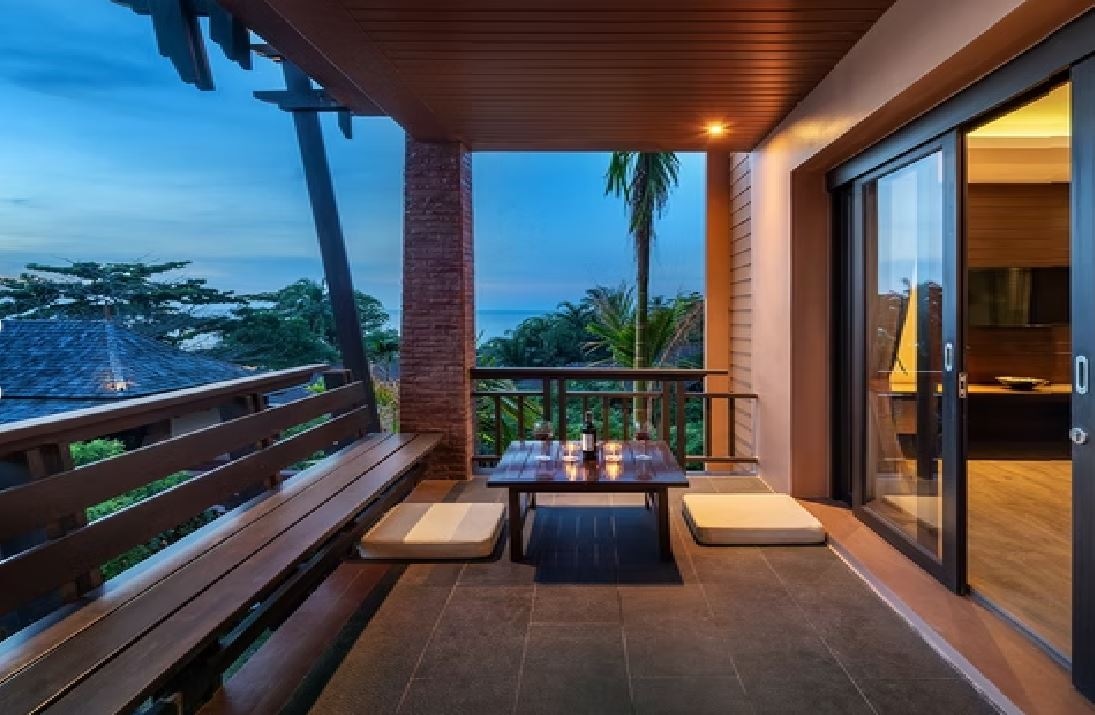 rooms-deluxe-jacuzzi-seaview