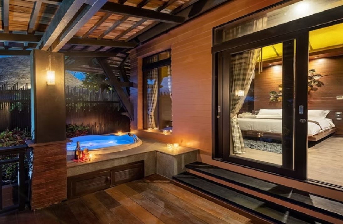 rooms-junior-suite-jacuzzi-seaview