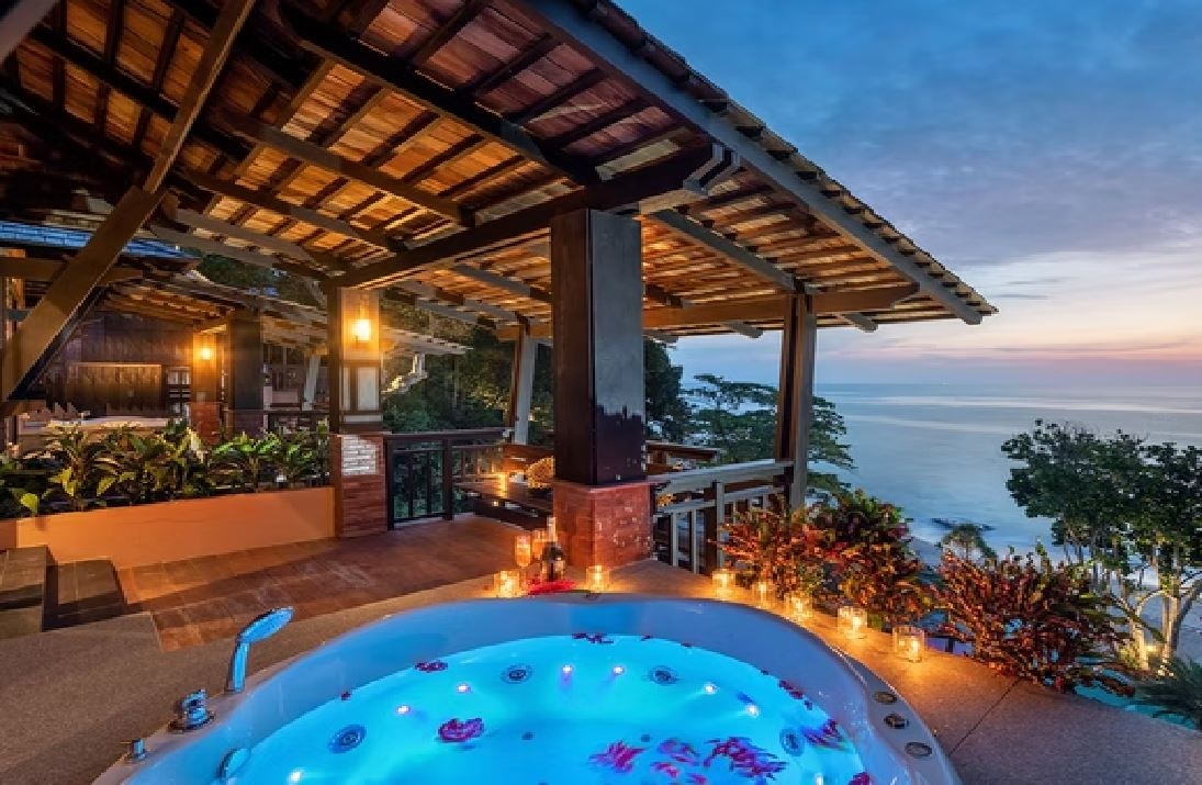 rooms-junior-suite-jacuzzi-seaview