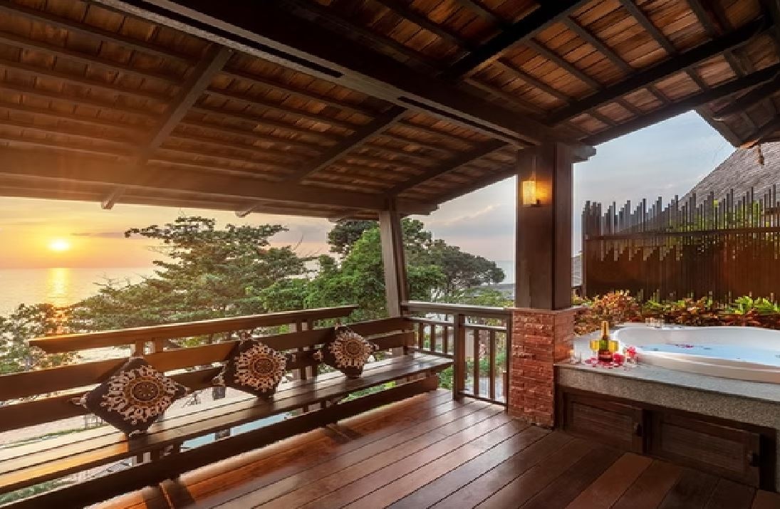 rooms-junior-suite-jacuzzi-seaview