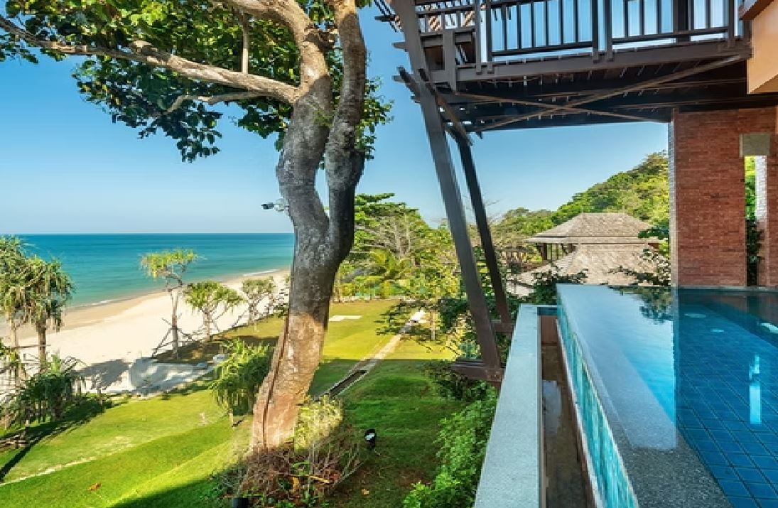 rooms-beachfront-jacuzzi-pool-villa-one-bedroom